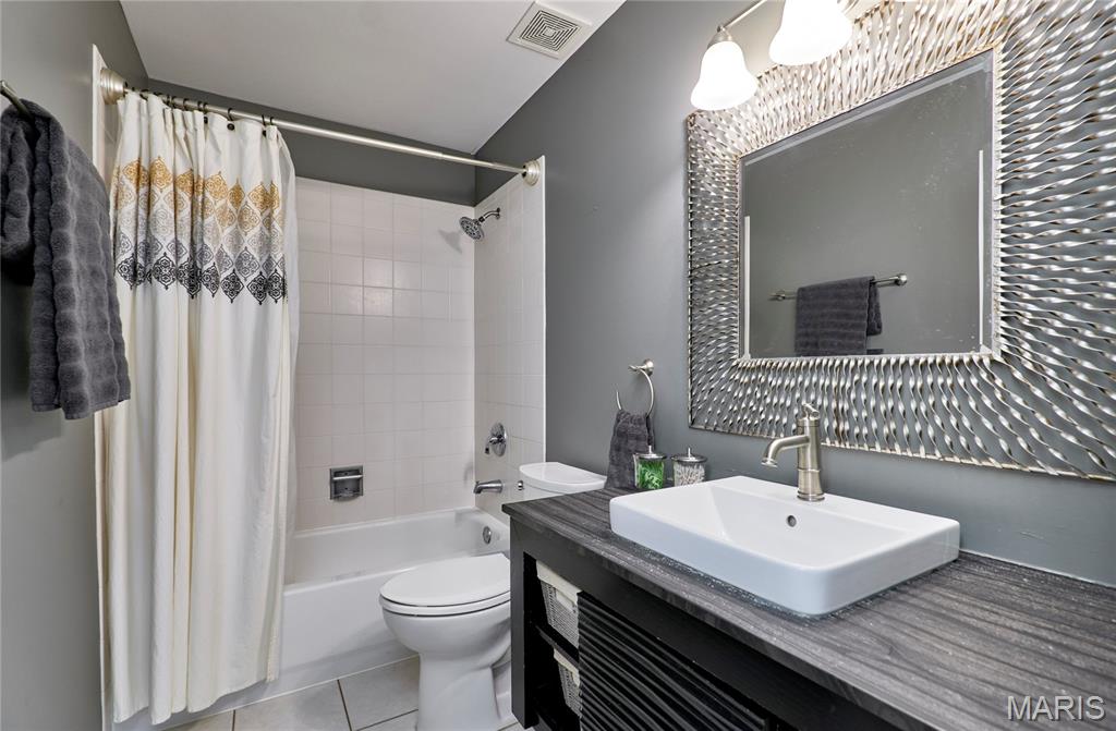 11087 Gravois Road #302, St Louis, MO, 63126