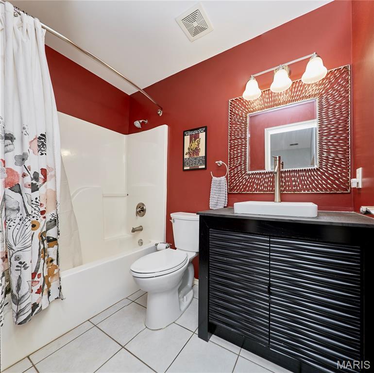 11087 Gravois Road #302, St Louis, MO, 63126