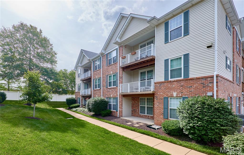 11087 Gravois Road #302, St Louis, MO, 63126
