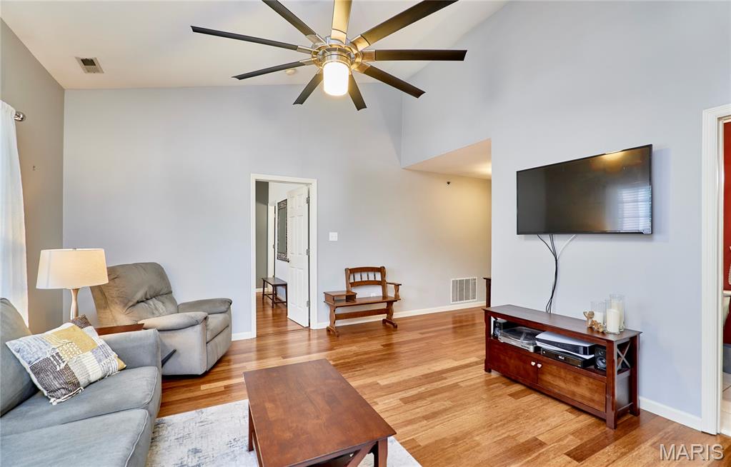 11087 Gravois Road #302, St Louis, MO, 63126