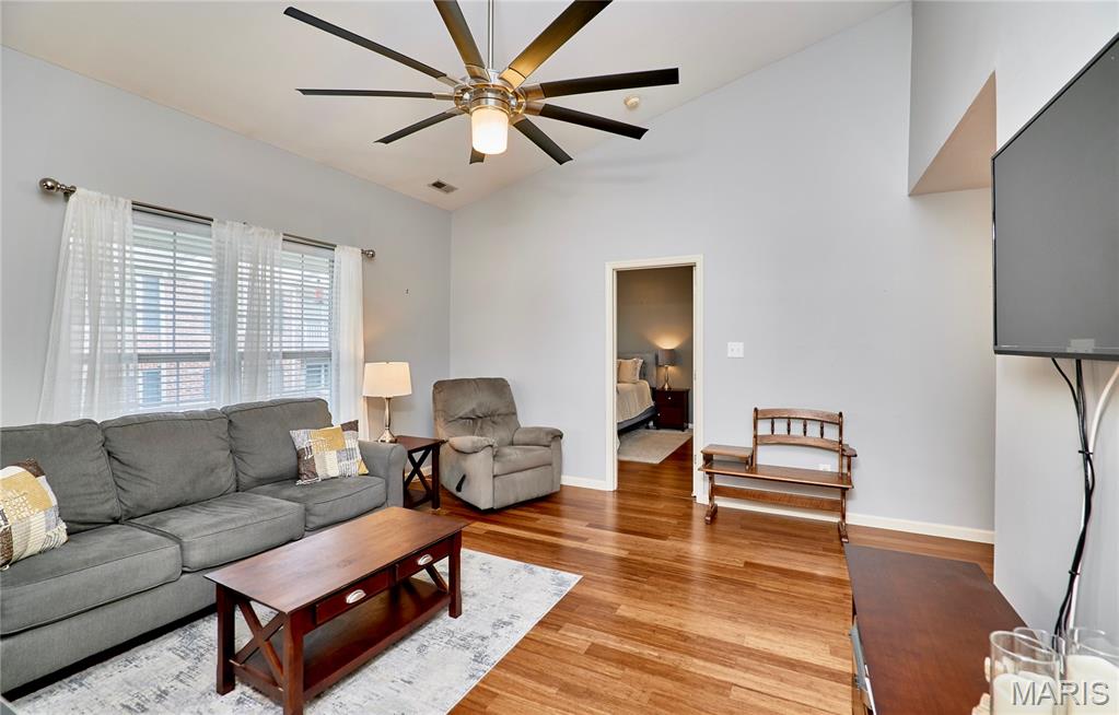 11087 Gravois Road #302, St Louis, MO, 63126