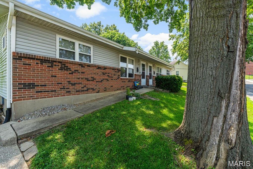 214 E Market Street, Columbia, IL, 62236-2224