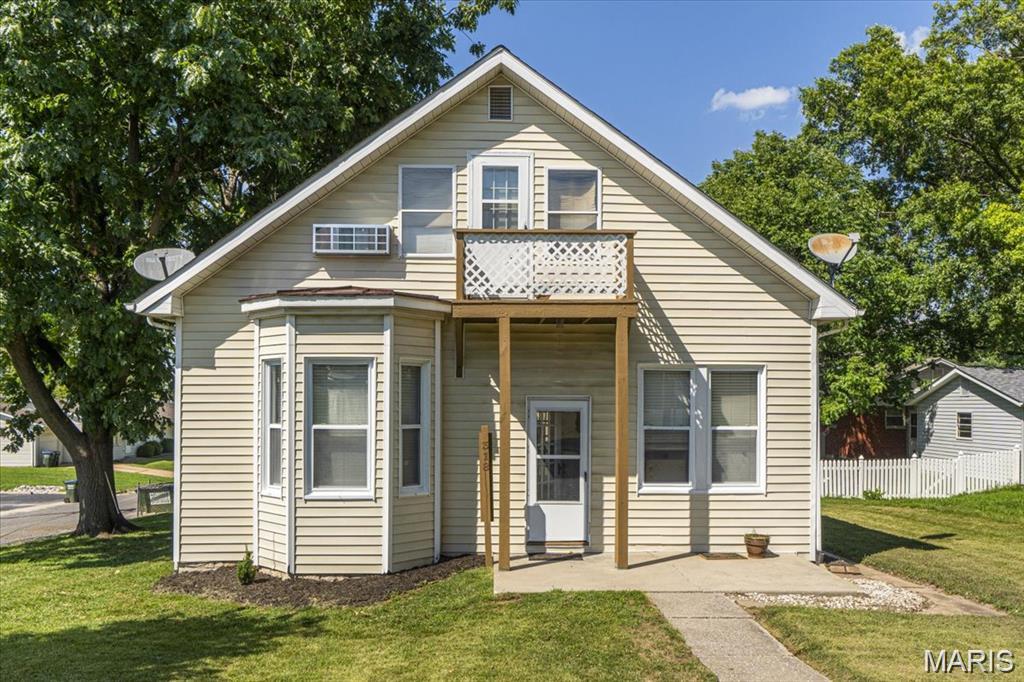 214 E Market Street, Columbia, IL, 62236-2224