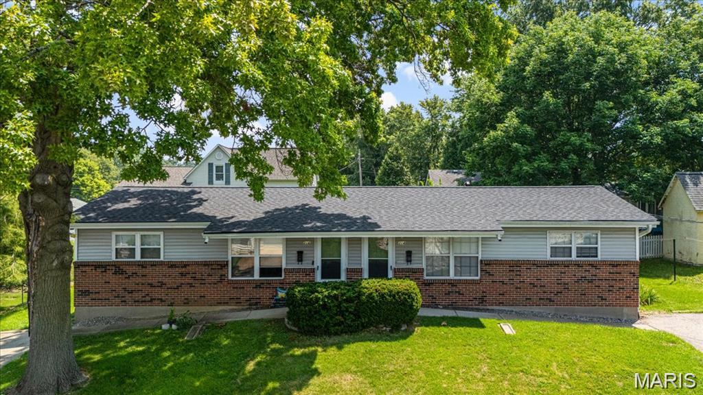214 E Market Street, Columbia, IL, 62236-2224