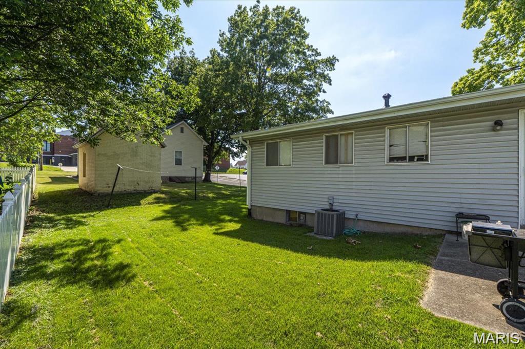 214 E Market Street, Columbia, IL, 62236-2224