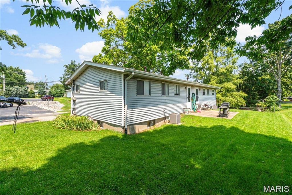 214 E Market Street, Columbia, IL, 62236-2224