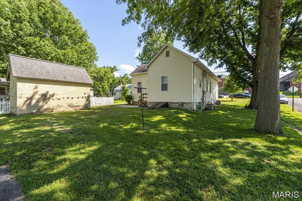 214 E Market Street, Columbia, IL, 62236-2224