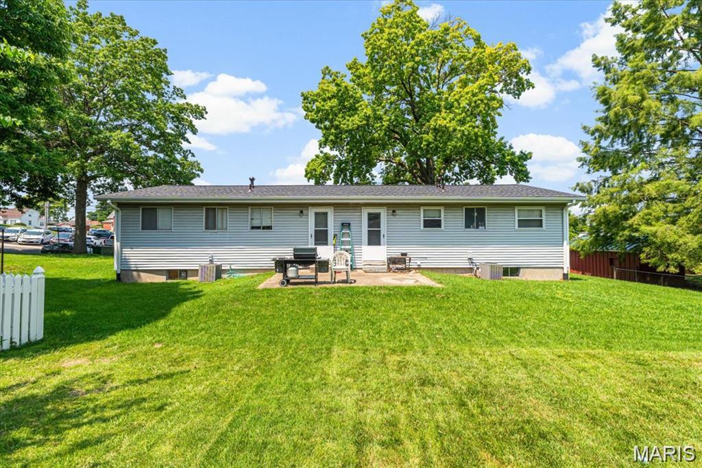 214 E Market Street, Columbia, IL, 62236-2224