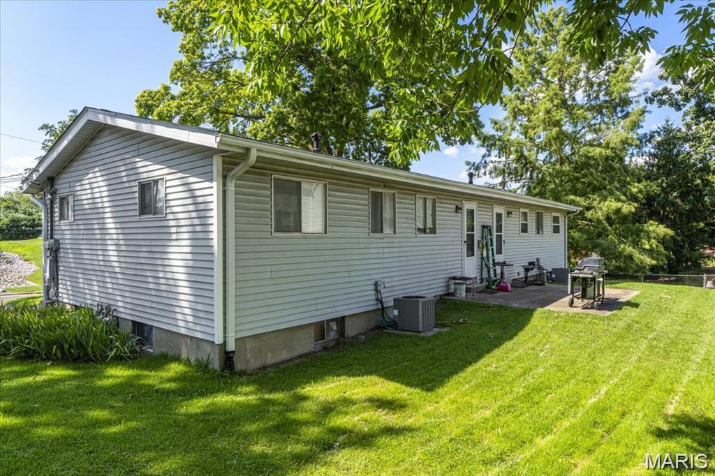 214 E Market Street, Columbia, IL, 62236-2224