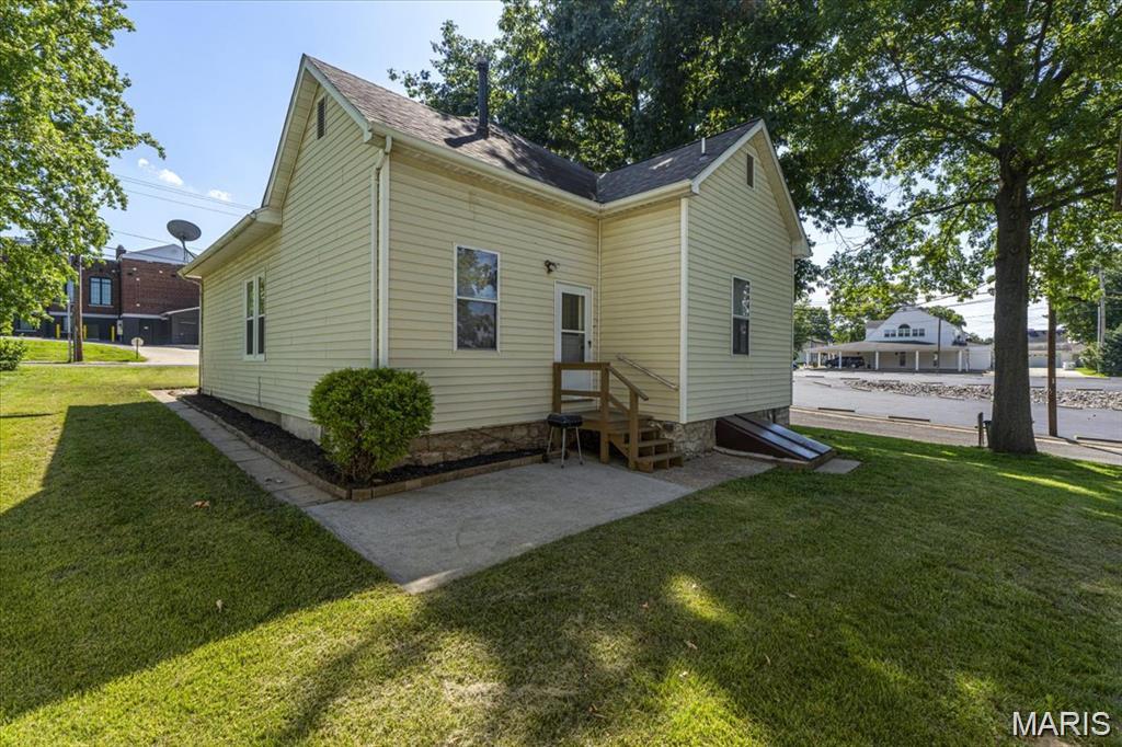 214 E Market Street, Columbia, IL, 62236-2224