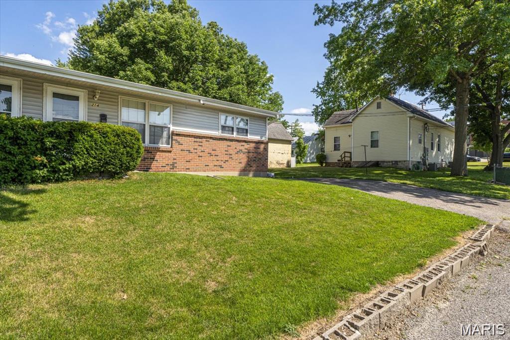 214 E Market Street, Columbia, IL, 62236-2224