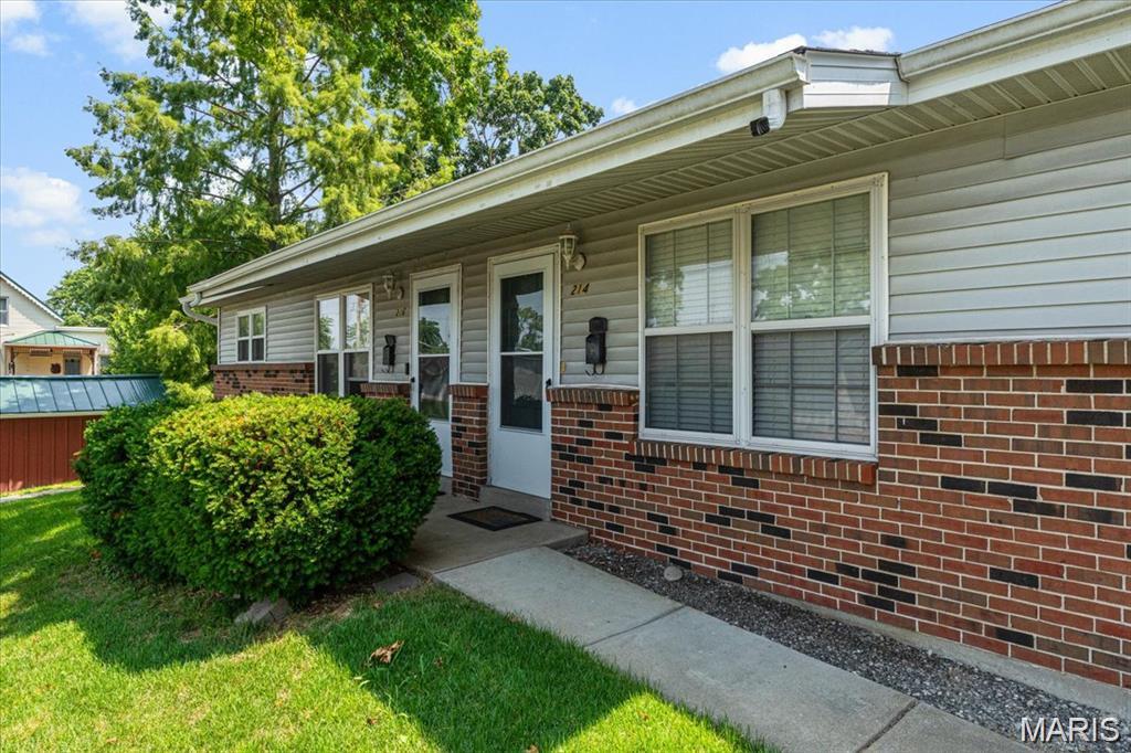 214 E Market Street, Columbia, IL, 62236-2224