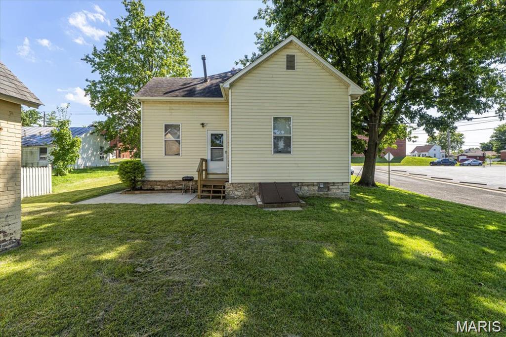 214 E Market Street, Columbia, IL, 62236-2224