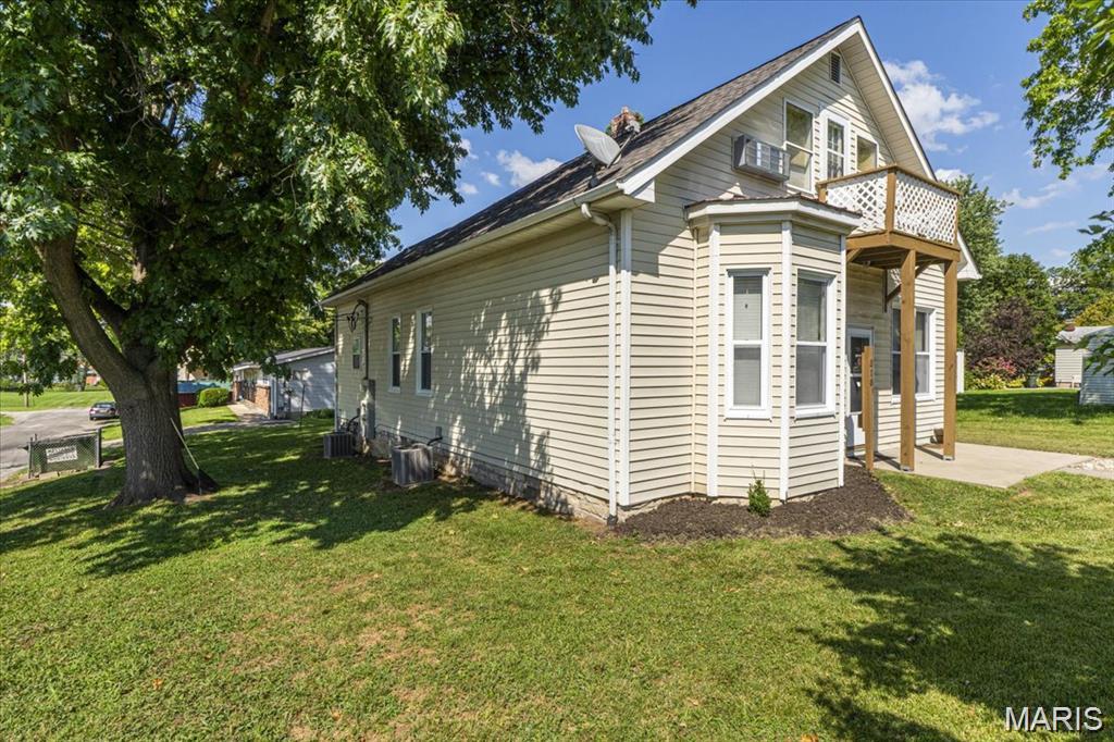 214 E Market Street, Columbia, IL, 62236-2224