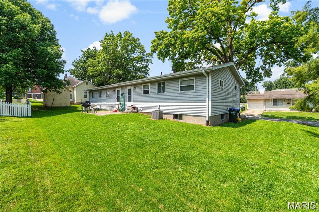 214 E Market Street, Columbia, IL, 62236-2224