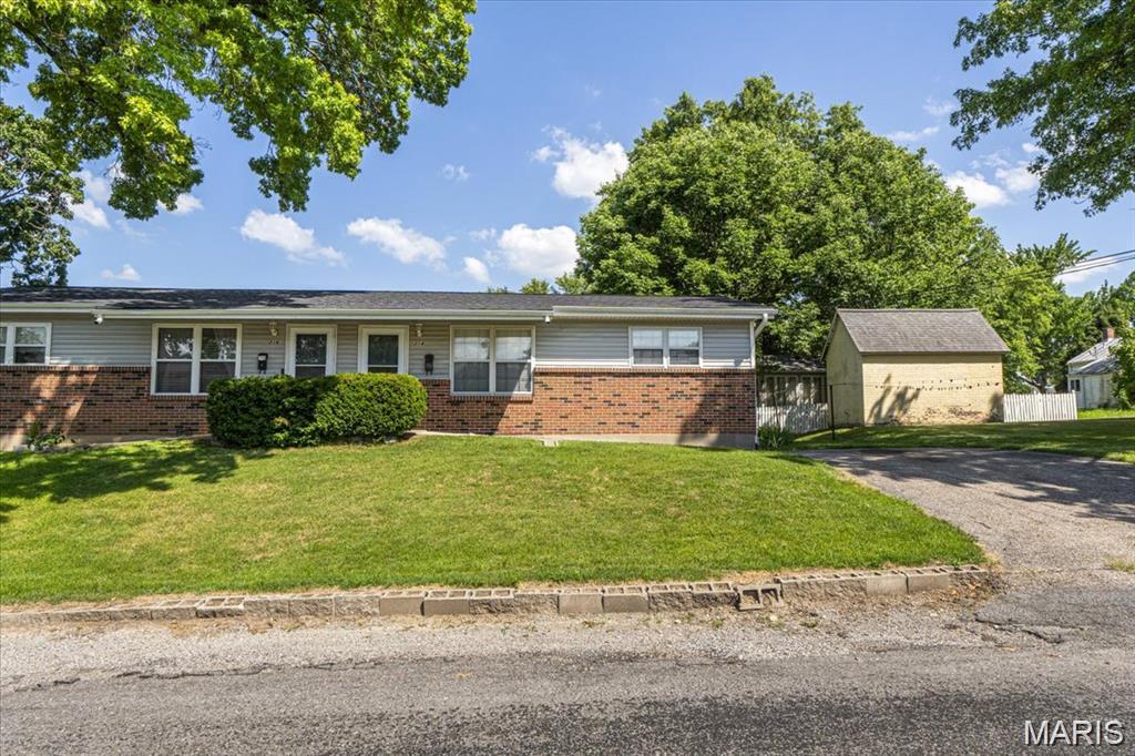 214 E Market Street, Columbia, IL, 62236-2224