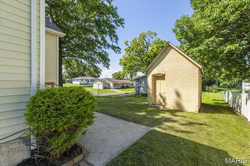 214 E Market Street, Columbia, IL, 62236-2224