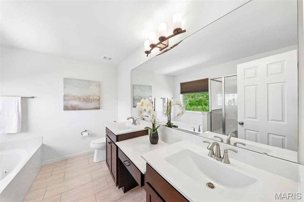 819 Cedar Bluff Way, Fenton, MO, 63026