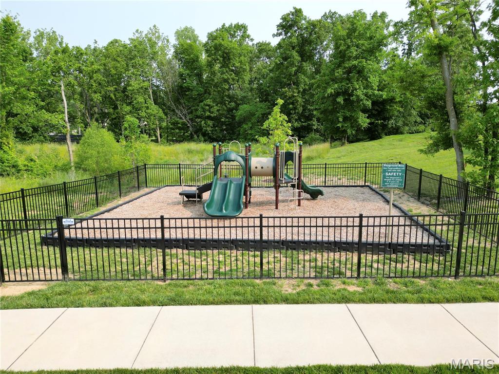 819 Cedar Bluff Way, Fenton, MO, 63026