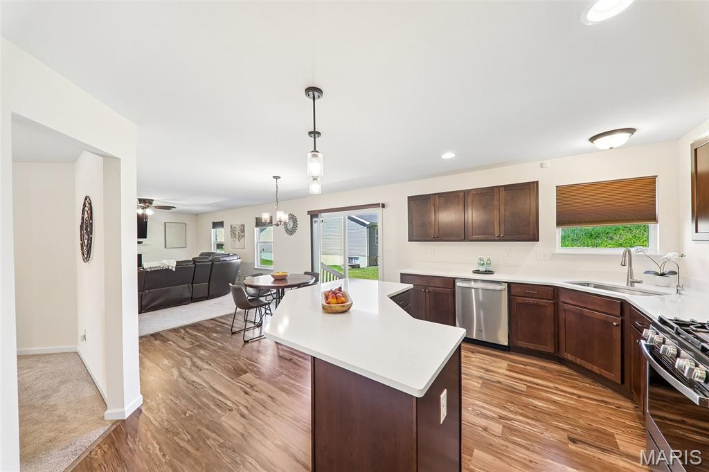 819 Cedar Bluff Way, Fenton, MO, 63026