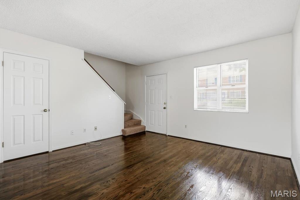 1736 Redbird Cove, St Louis, MO, 63144