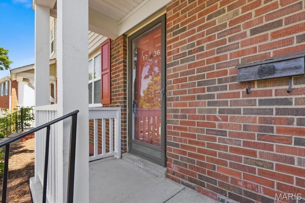 1736 Redbird Cove, St Louis, MO, 63144