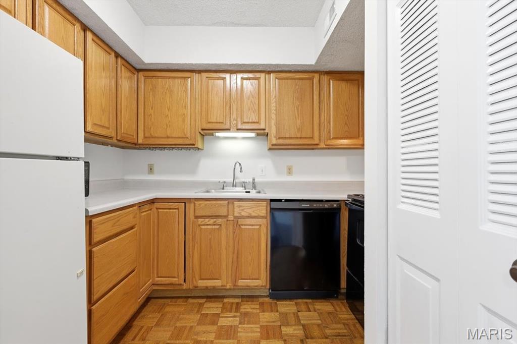 1736 Redbird Cove, St Louis, MO, 63144