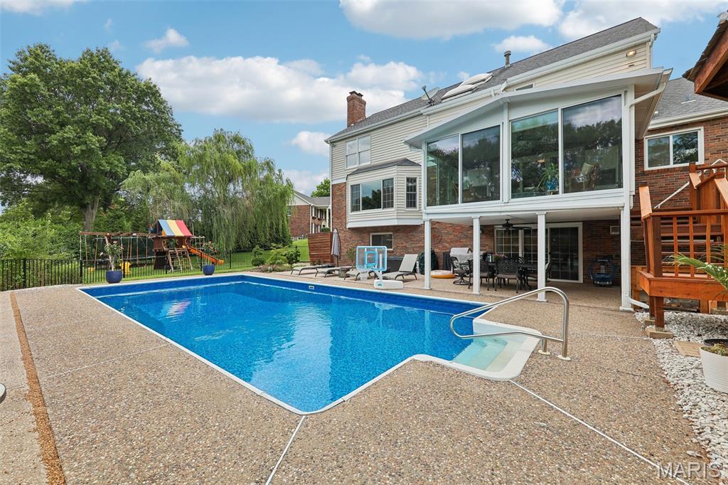 240 Whiting Lane, Chesterfield, MO, 63005