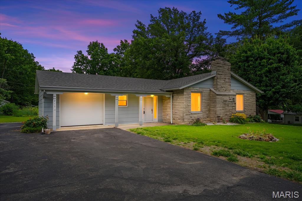 215 Lowell Drive, Columbia, IL, 62236