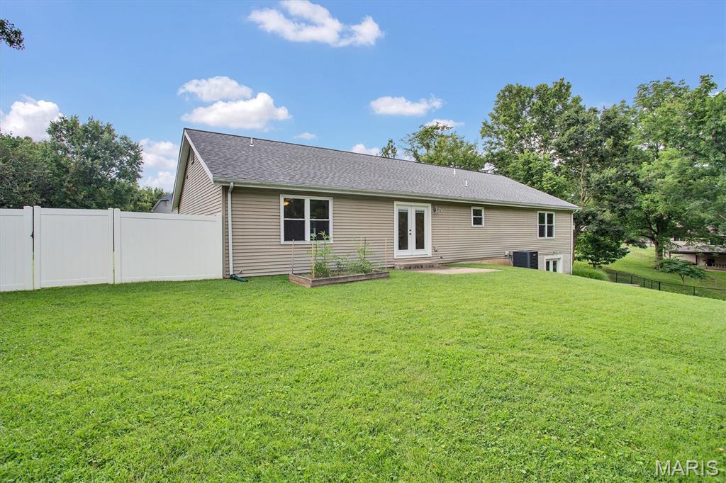 416 Richarz Drive, Fenton, MO, 63026