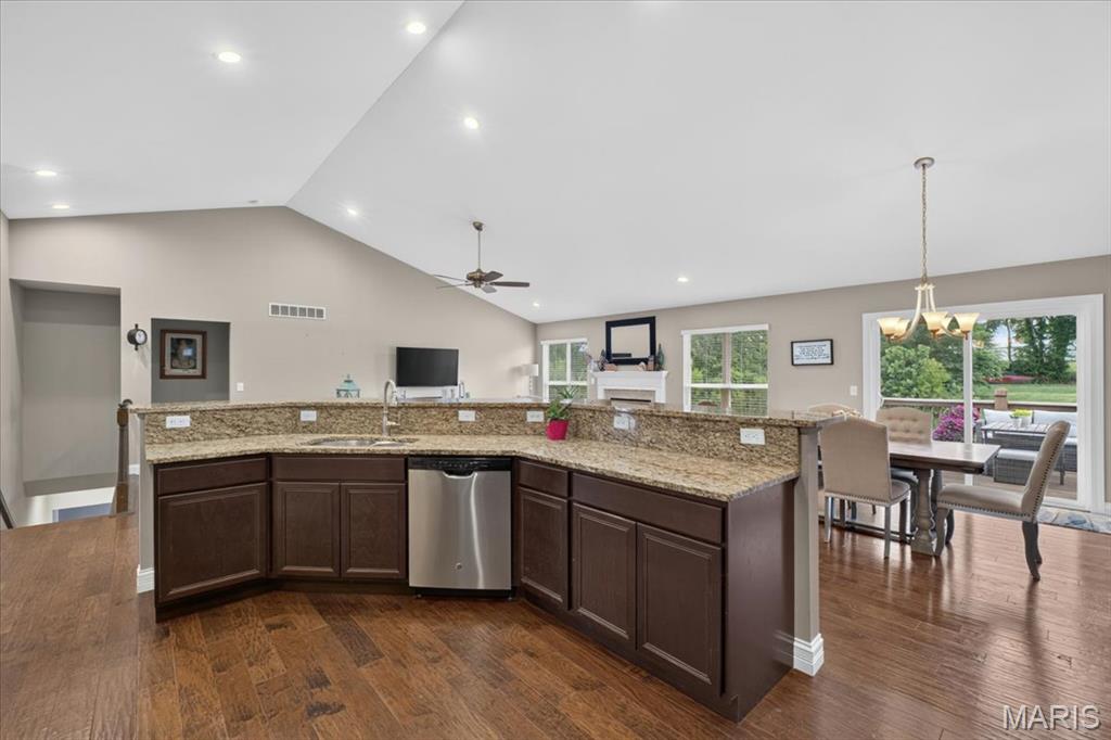 607 W Laura Court, Columbia, IL, 62236-4177