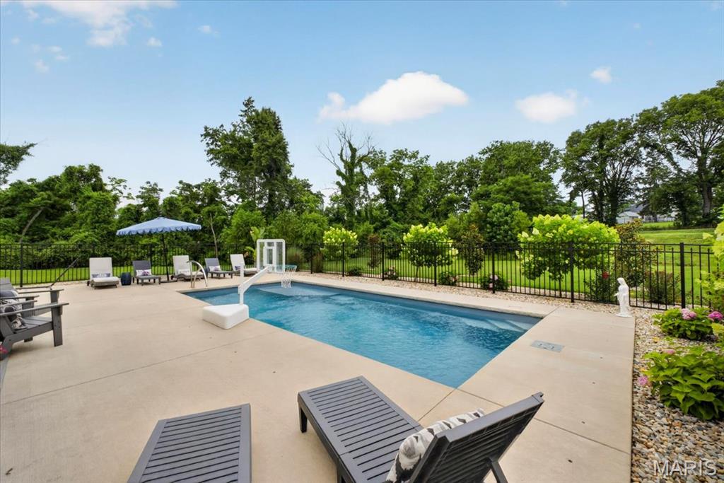 607 W Laura Court, Columbia, IL, 62236-4177