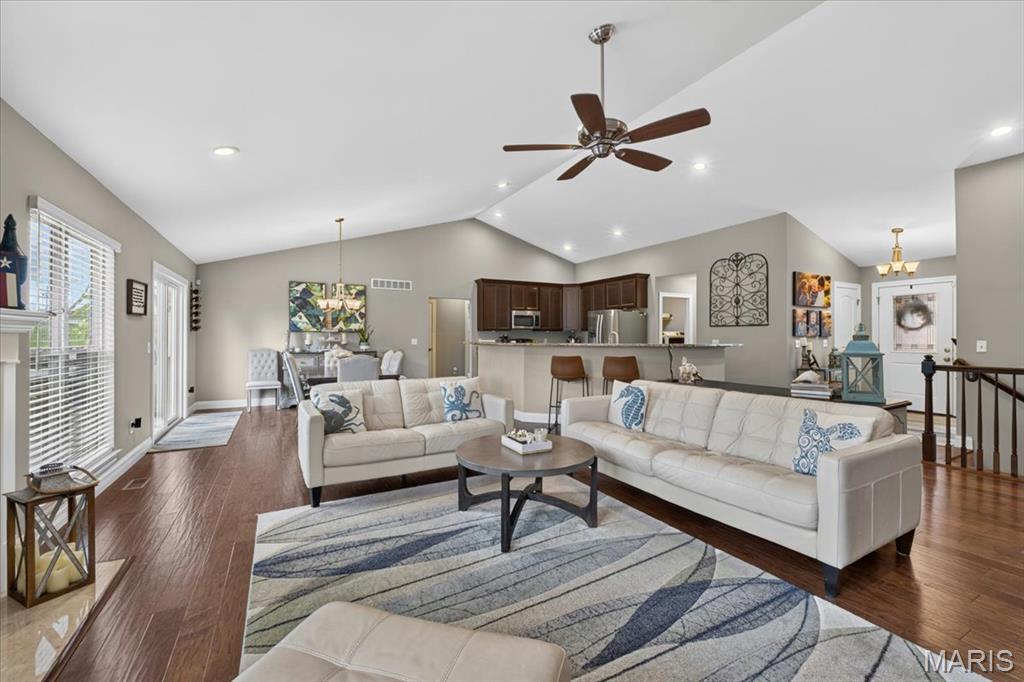 607 W Laura Court, Columbia, IL, 62236-4177