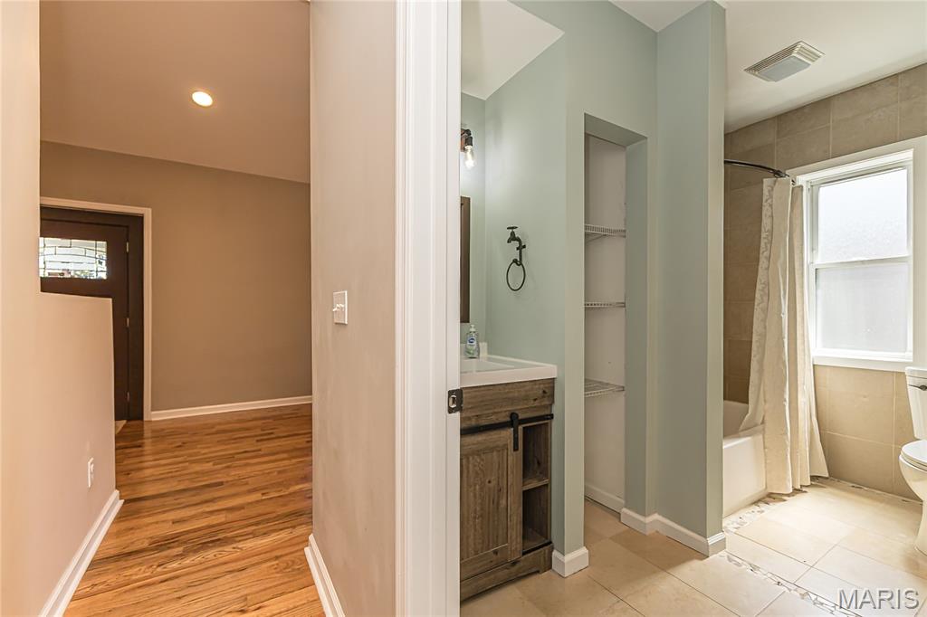 8928 Tudor Avenue, Overland, MO, 63114