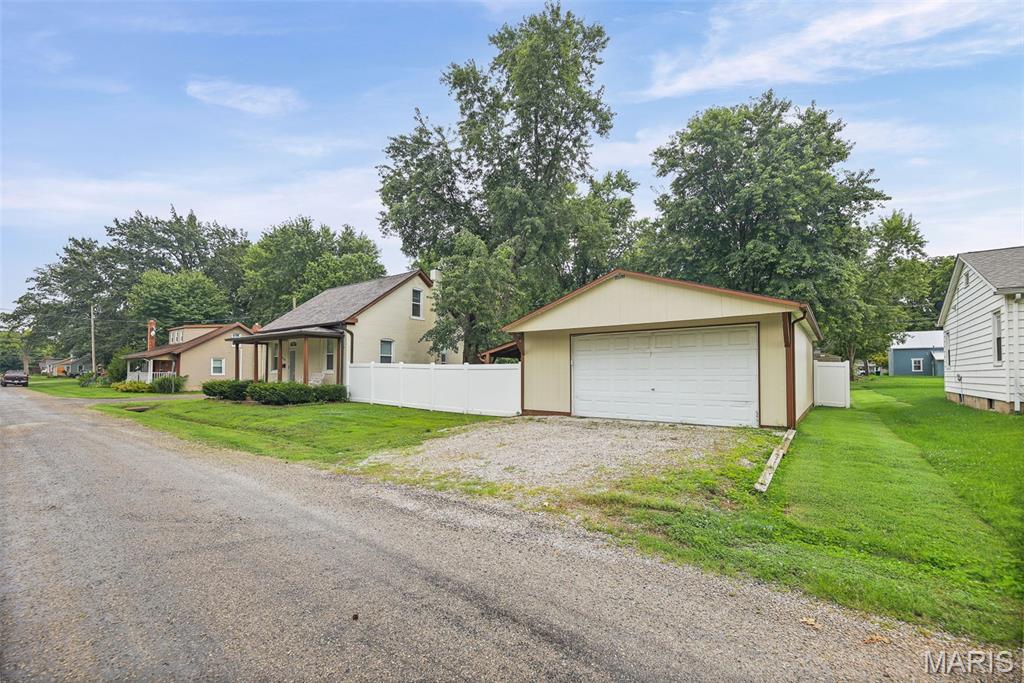 500 W Oak Street, Millstadt, IL, 62260
