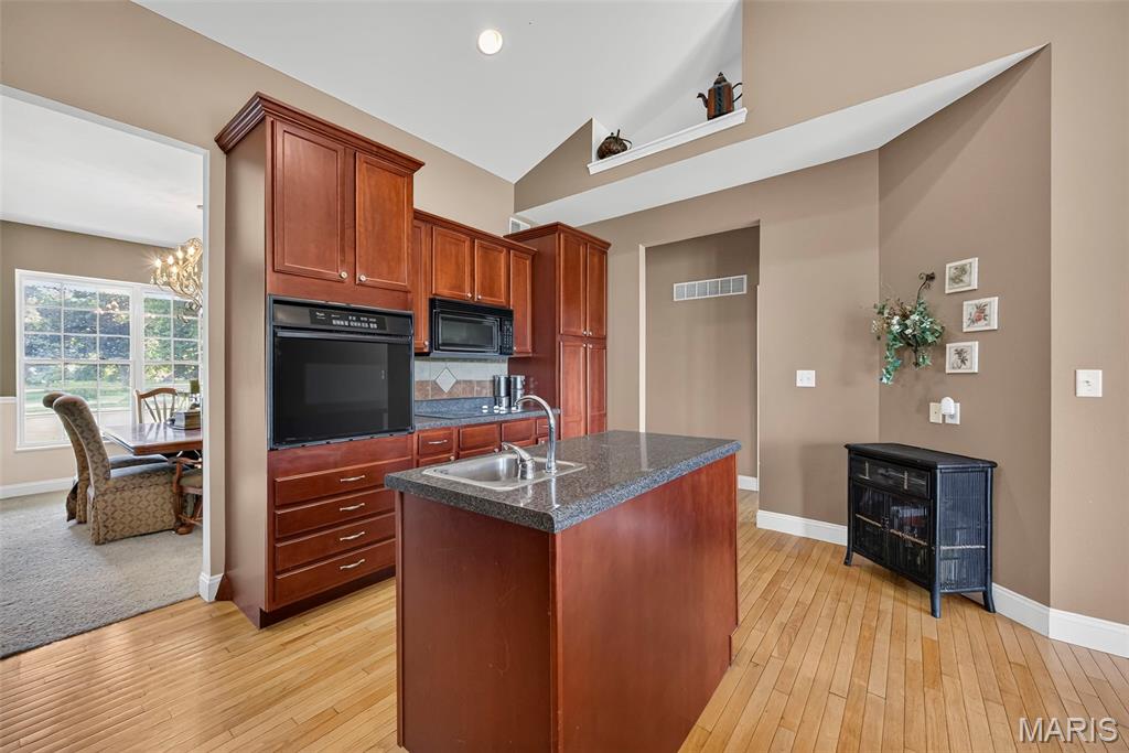 1136 Hoffmann Estates Drive, Columbia, IL, 62236