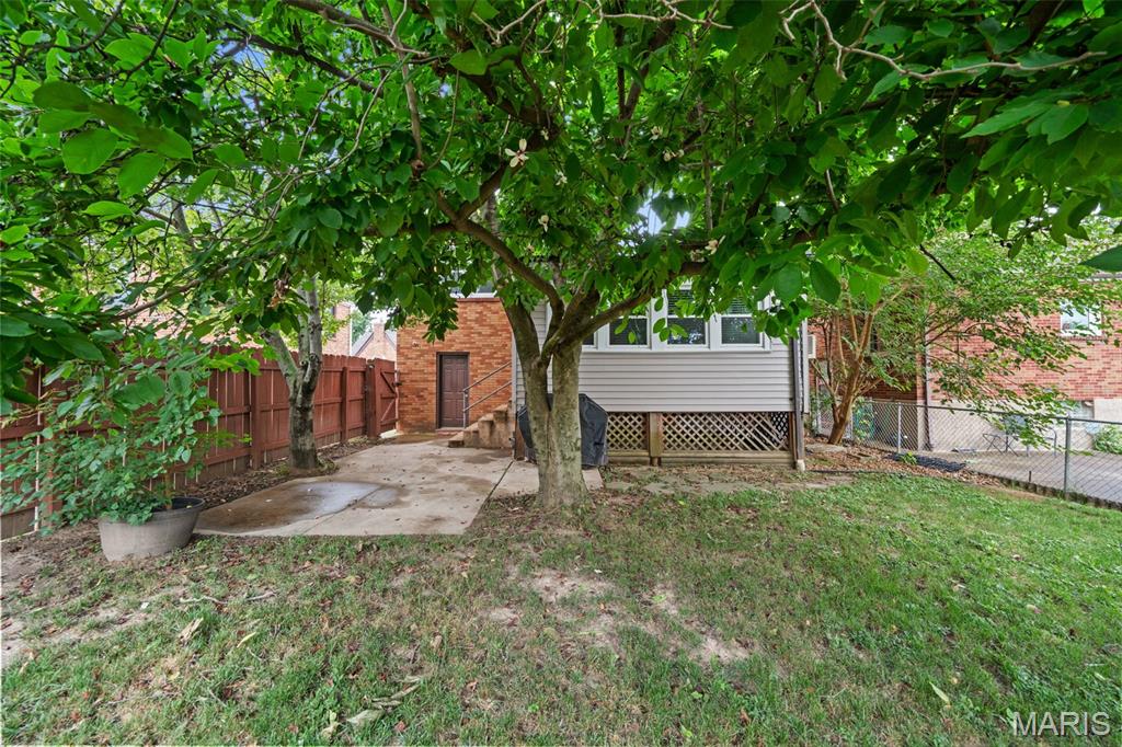 5301 Sunshine Drive, St Louis, MO, 63109