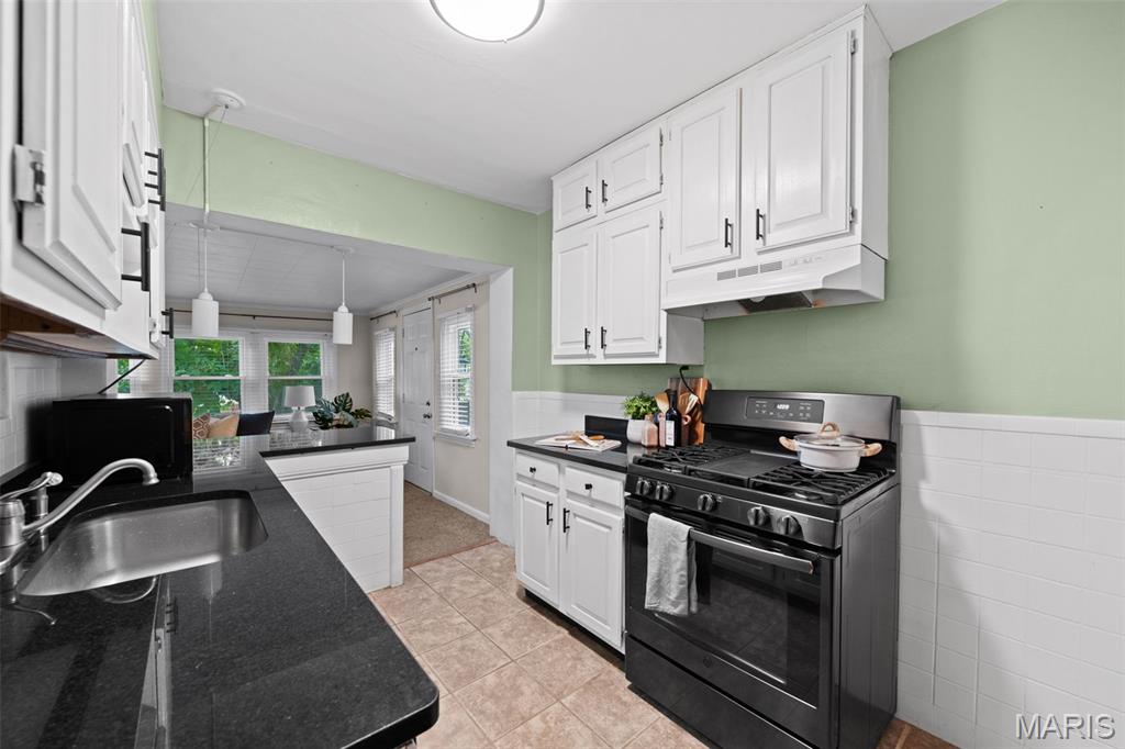 5301 Sunshine Drive, St Louis, MO, 63109