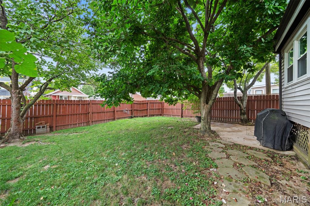 5301 Sunshine Drive, St Louis, MO, 63109