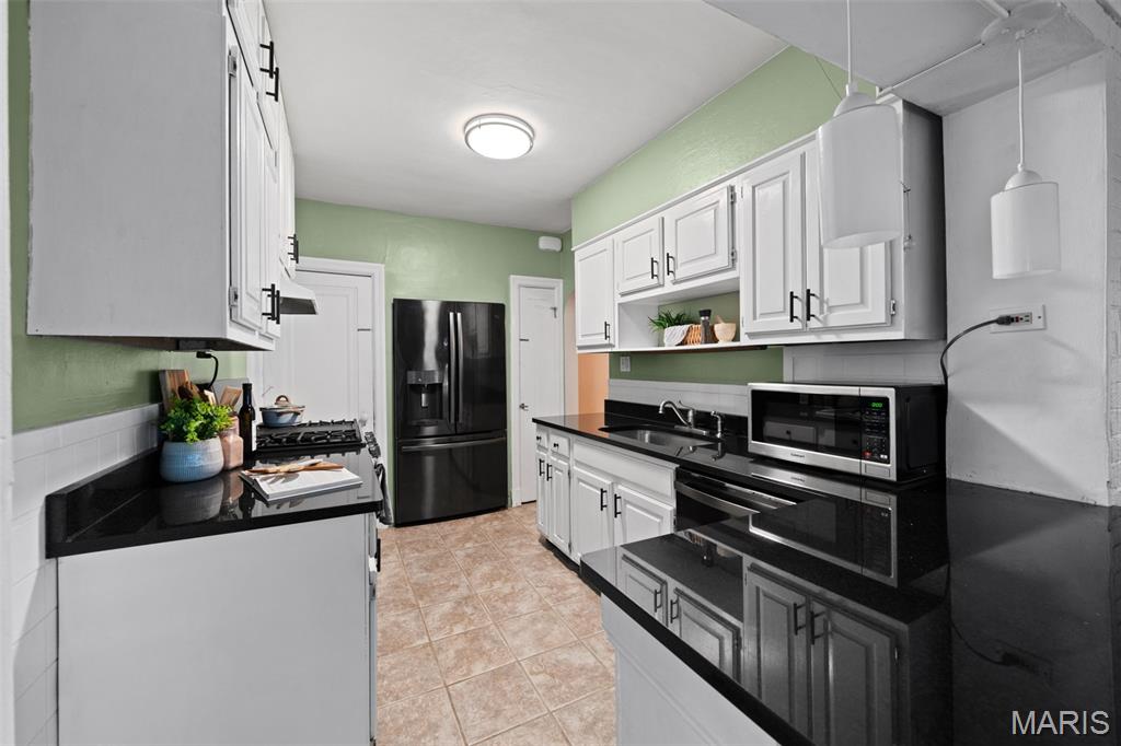 5301 Sunshine Drive, St Louis, MO, 63109