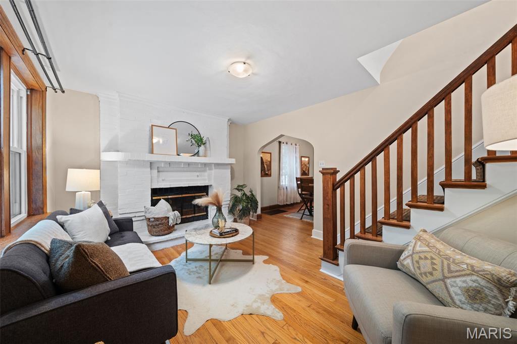 5301 Sunshine Drive, St Louis, MO, 63109