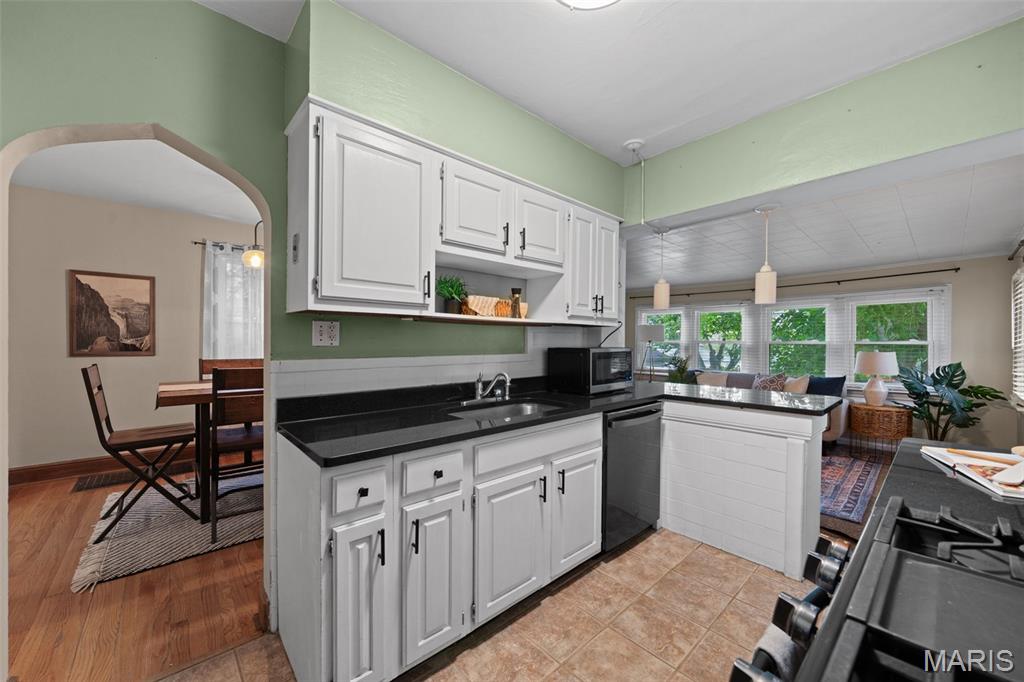 5301 Sunshine Drive, St Louis, MO, 63109