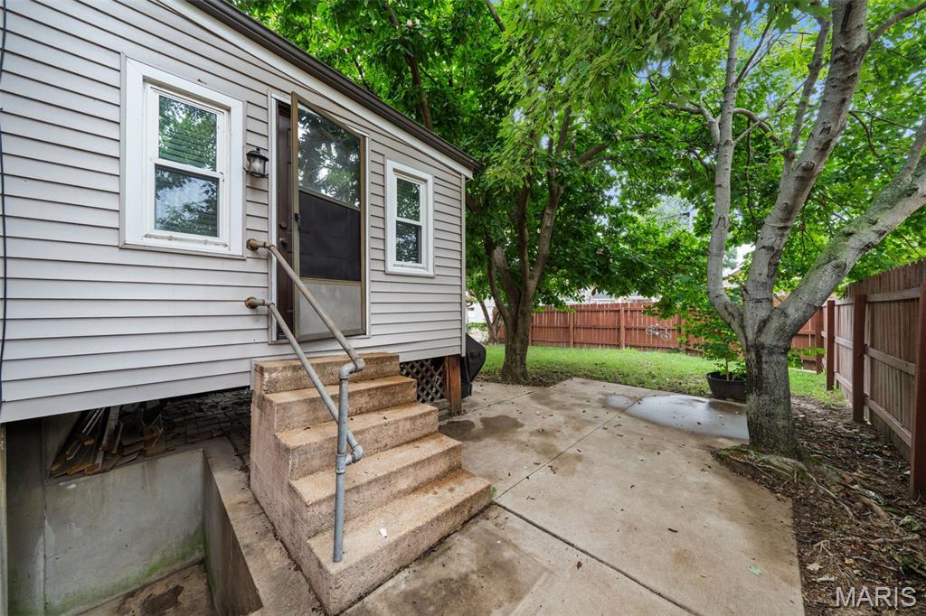 5301 Sunshine Drive, St Louis, MO, 63109