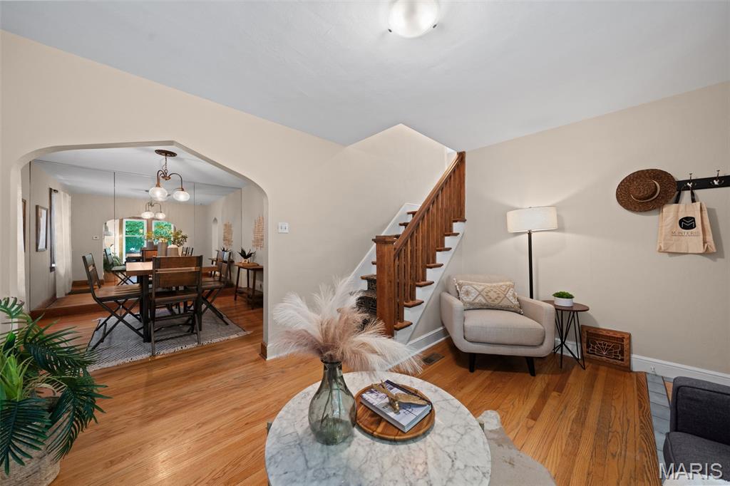 5301 Sunshine Drive, St Louis, MO, 63109