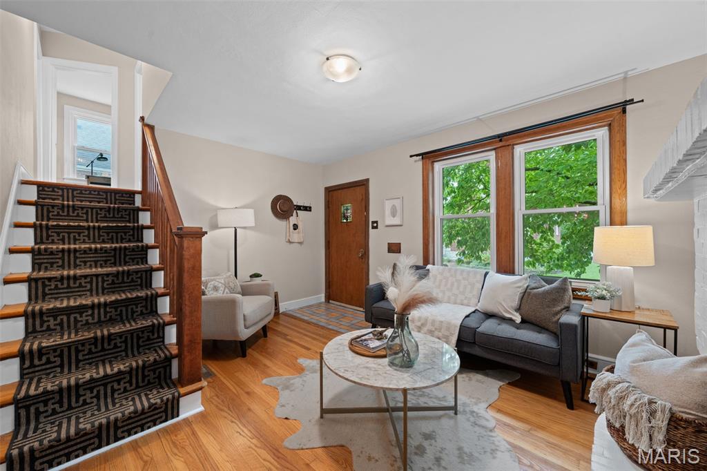 5301 Sunshine Drive, St Louis, MO, 63109