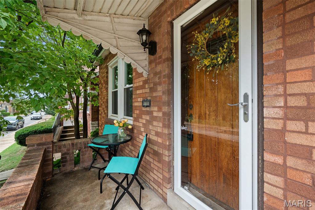 5301 Sunshine Drive, St Louis, MO, 63109