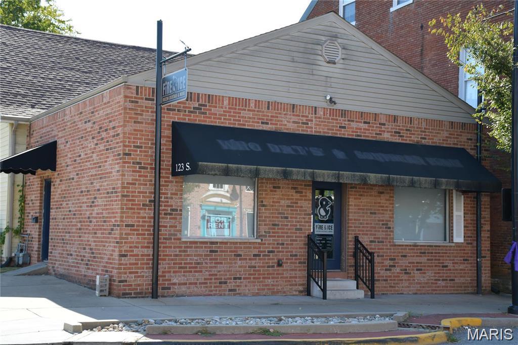123 S Main Street, Columbia, IL, 62236-2372