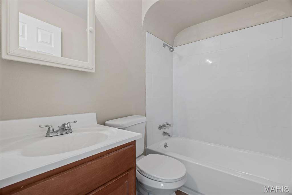 9750 Lorna Lane, St Louis, MO, 63136