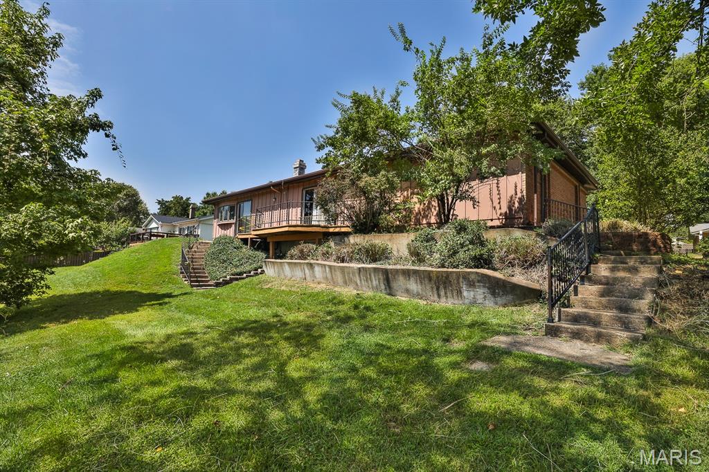 208 Fawn Meadows Drive, Ballwin, MO, 63011-3817