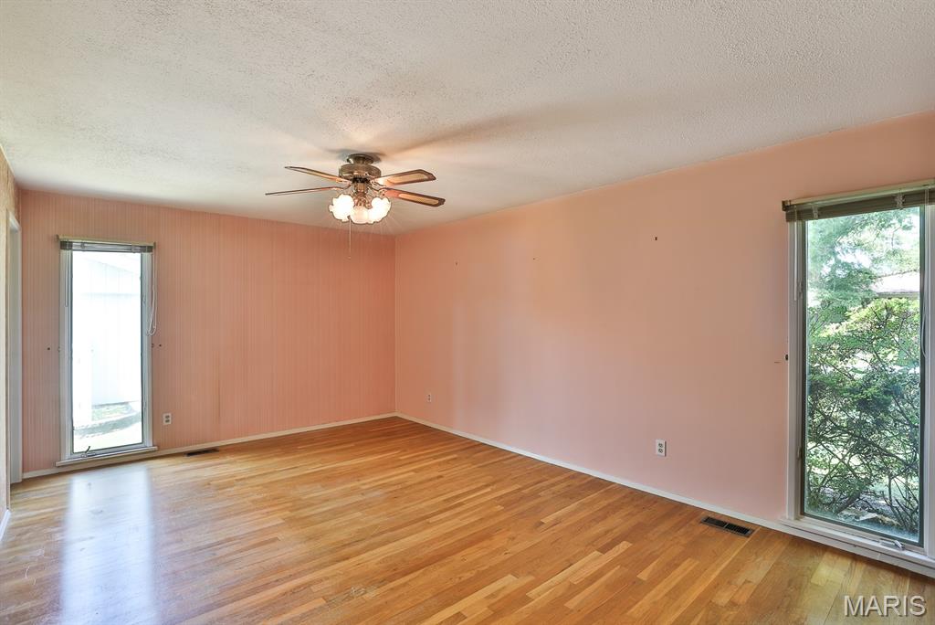 208 Fawn Meadows Drive, Ballwin, MO, 63011-3817